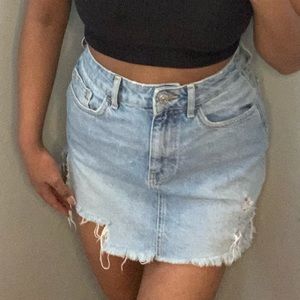 ✨pick 2 for $25✨ Forever 21 (S) Ripped Jean Skirt